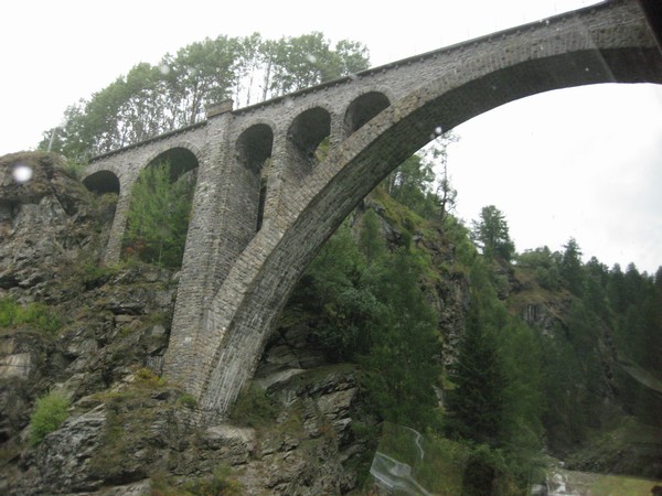 n_img_2995_stone_train_overpass_just_before_lavin.jpg