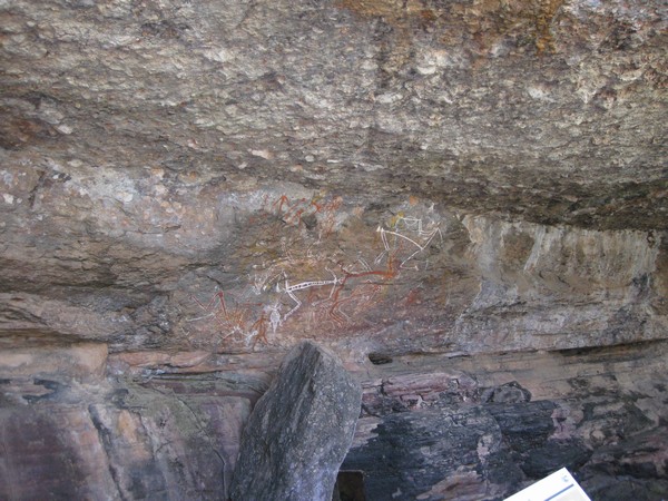 n_img_0088_nourlangie_rock__dancers_in_a_6_000_year_old_shelter.jpg