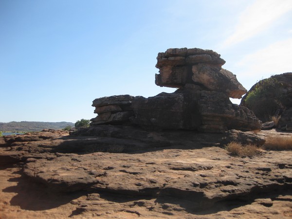 n_img_0156_precariously_perched_rocks_are_common___possibly_due_to_no_ice.jpg