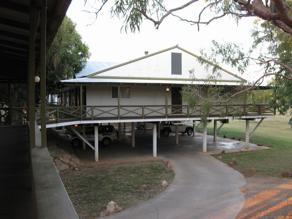 n_img_1117__fitzroy_river_lodge_at_fitzroy_crossing___high_for_the_wet_season.jpg