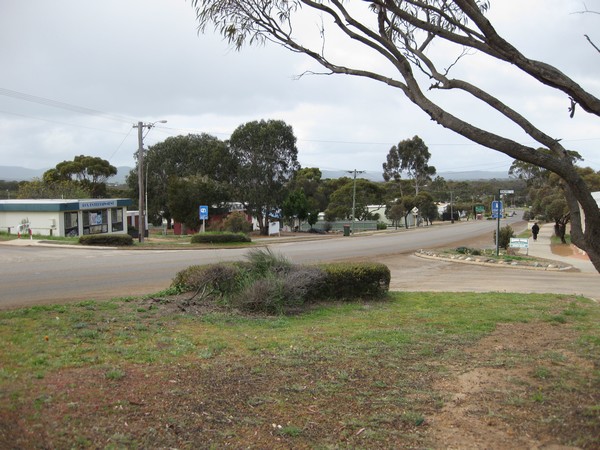 n_img_3893__ravensthorpe_bhp_closed_their_mine_here_and_devistating_the_town___the_mine_was_recently_bought_by_a_canadian_company__first_quantum.jpg