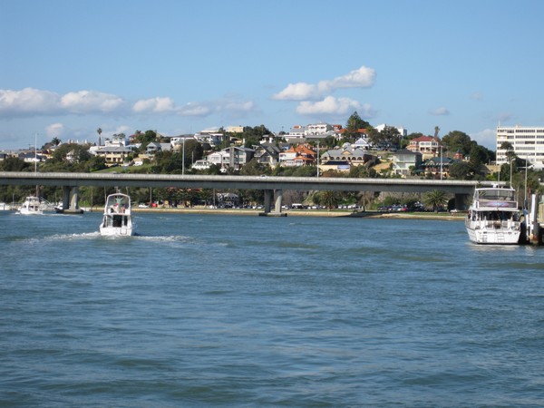n_img_4373__bank_of_the_swan_river_as_we_cruised_to_perth.jpg