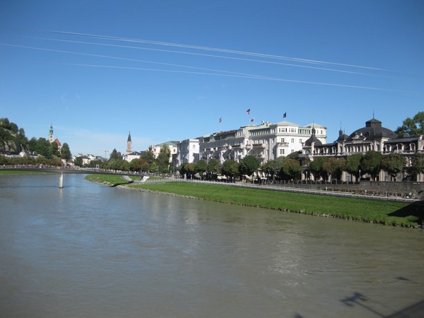 n_img_2601_the_salzach_r__through_old_salzburg_.jpg