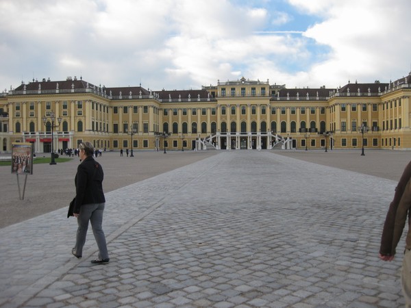 n_img_2633_schoenbrunn_palace__now_managed_by_a_private_company.jpg