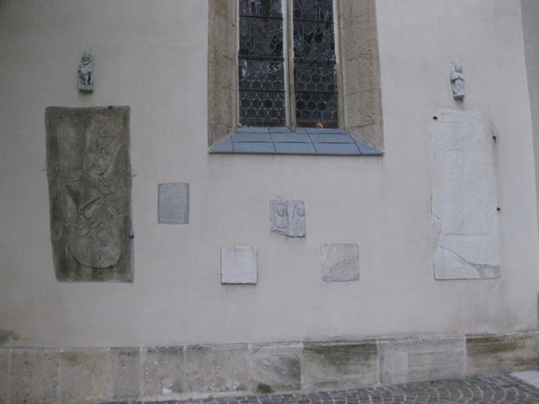 n_img_2771_graves_in_st_jakob_s_wall_.jpg