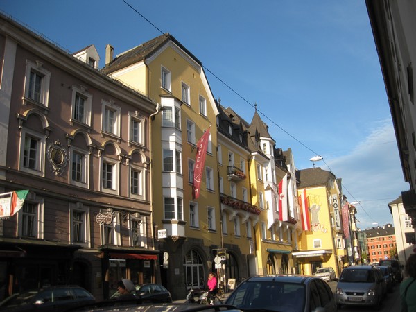 n_img_2931_see_the_grey_bear_on_our_graueen_bar_hotel_.jpg