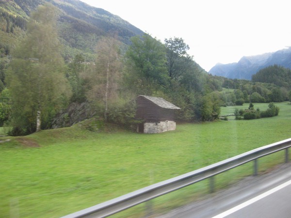 n_img_3153_typical_hay_barn___they_are_small_and_close_to_get_the_hay_out_of_the_rain_quiclky.jpg