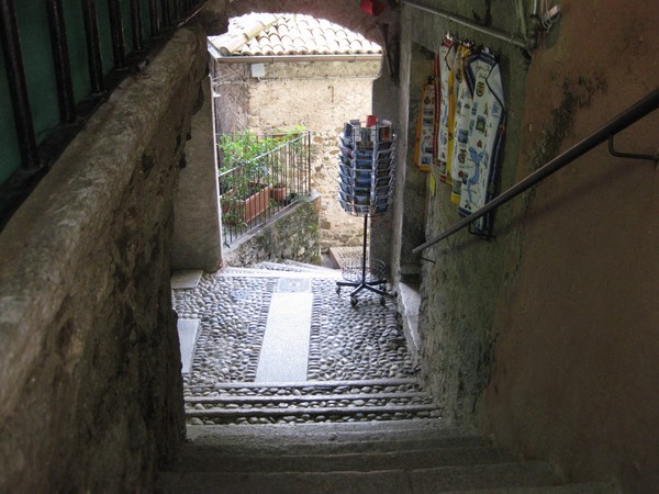 n_img_3232_stairway_to_the_cafe_for_lunch.jpg