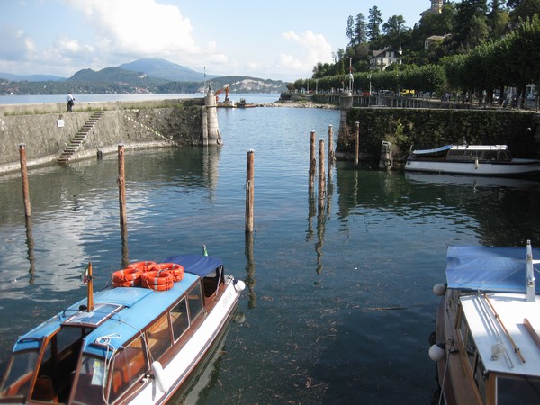 n_img_3254_harbour___note_the_steps_on_the_left_for_various_water_levels.jpg