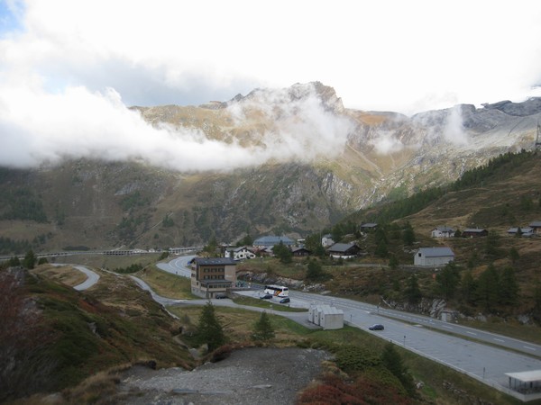 n_img_3284_service_village_at_the_top_of_the_pass__with_hot_chocolate_at_the_cafe.jpg