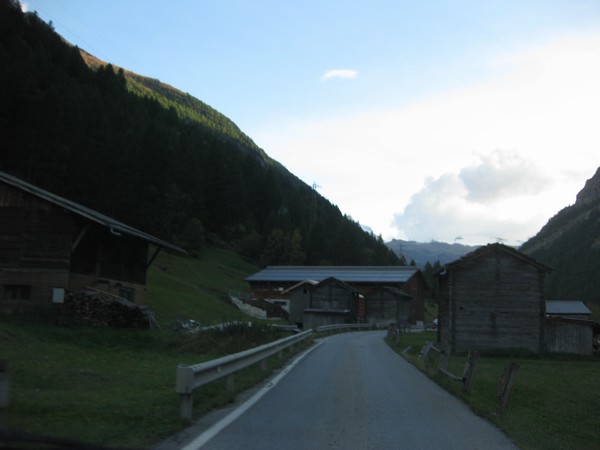 n_img_3383_the_final__one_lane_road_to_zermatt.jpg