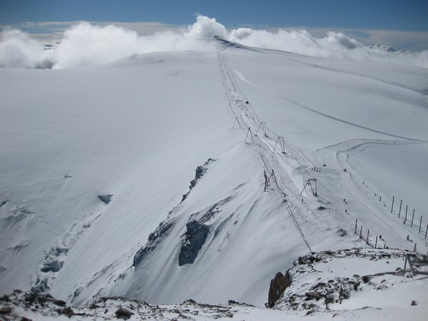n_img_3467_tows_and_trails___over_the_edge_is_into_italy.jpg