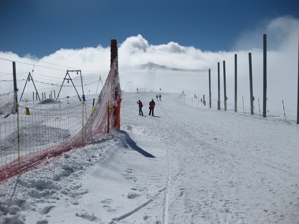 n_img_3502_south_skiing_year_round_on_the_glacier.jpg