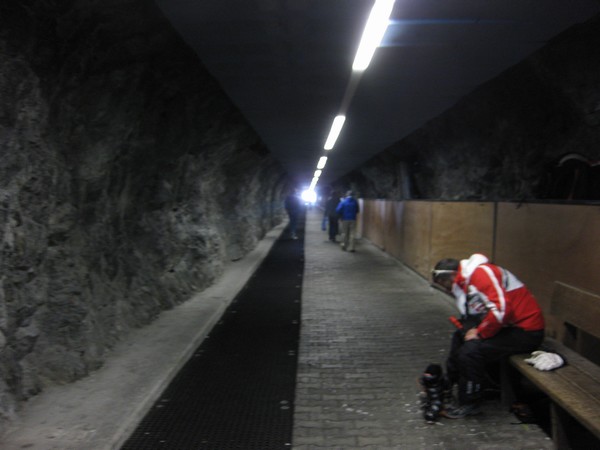 n_img_3505_looking_north__to_show_the_length_of_the_tunnel_through_the_peak_of_the_klein_matterhorn.jpg
