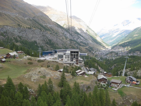 n_img_3543_furi_steg_and_zermat__a_road_comes_here_so_there_are_more_chalets.jpg