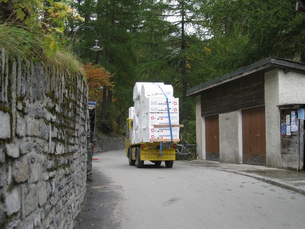 n_img_3570_a_well_loaded_little_electric_truck.jpg