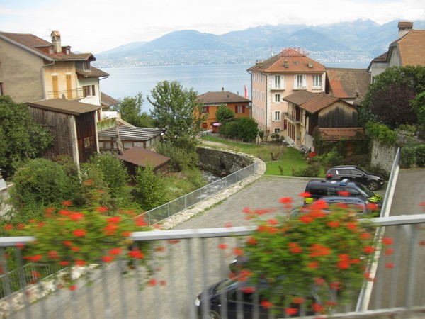 n_img_3727_st_gingolf__straddling_the_swiss_french_border__south_of_lake_geneva.jpg