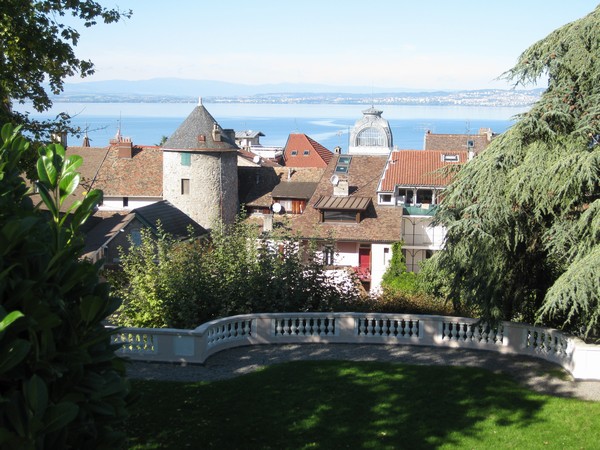 n_img_3749_evian__from_up_on_the_hill_were_the_springs_come_out__from_pipes___we_drank_from_the_source_des_cordeliers_and_found_the_water_nice_tasting.jpg