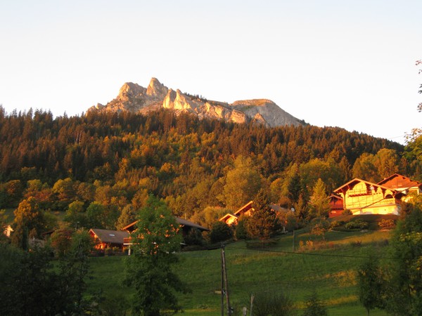 n_img_3757_up_into_the_hills_for_supper.jpg