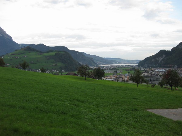 n_img_4092_stans_and_lake_lucerne__vierwaldstaettersee__lake_of_the_four_forest_cantons__which_it_borders_.jpg
