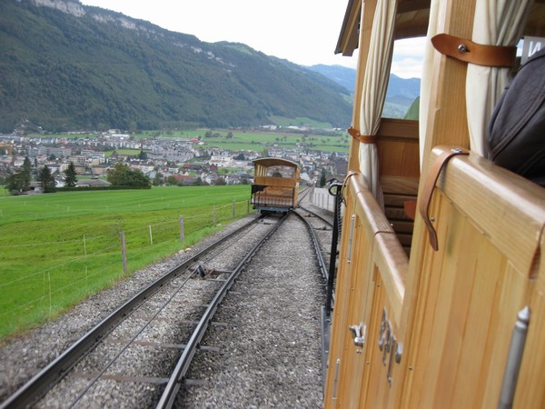n_img_4094_the_two_funicular_cars_balance_on_the_ends_of_a_cable__so_it_can_be_driven_by_a_small_electric_motor_at_the_top_of_the_run.jpg