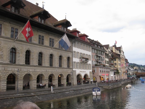 n_img_4167_walking_to_our_farewell_dinner_at_the_rathaus_brauerei.jpg
