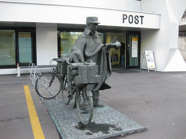 n_img_4220_statue_to_postal_delivery_in_bygone_times.jpg