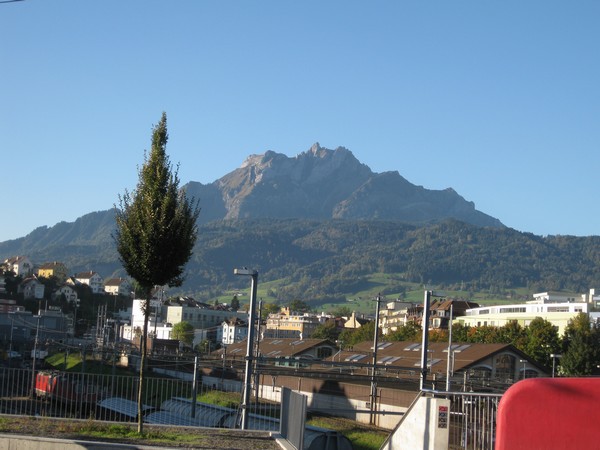 n_img_4223_mount_stanserhorn_from_the_overpass_near_the_ibis__en_route_to_the_train_station_to_go_to_zurich.jpg