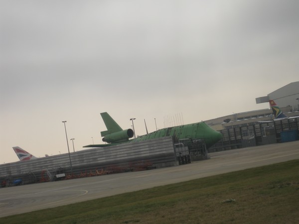 n_img_4245__london_heathrow__an_aircraft_mock_up__likely_for_training.jpg