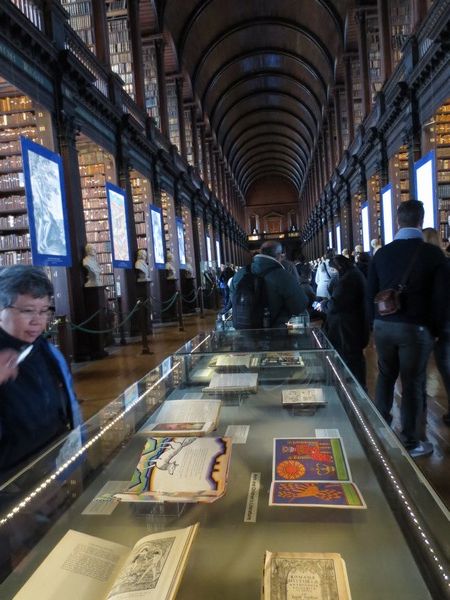n_img_2692__both_old_and_modern_books_were_on_display_.jpg