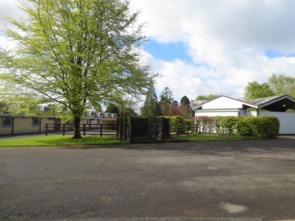 n_img_2812__the_stallions__stables_are_near_their_fields___all_the_grounds_are_well_kept.jpg