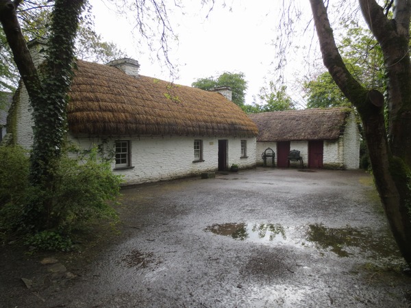 n_img_3391__the_bunratty_folk_park_depicts_the_community_life_around_the_castle_about_1850.jpg