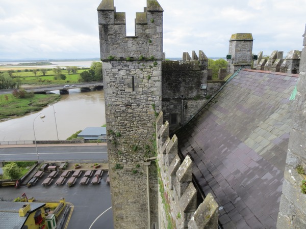 n_img_3406__this_was_the_fourth_castle_on_this_site_beside_the_ratty_river.jpg