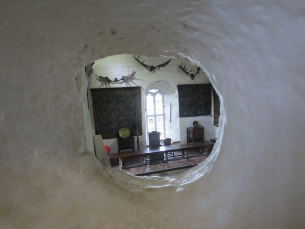 n_img_3409__the_ladies_window___after_dinner_they_left_the_men_to_talk_business_in_the_great_hall__but_could_watch_from_here.jpg