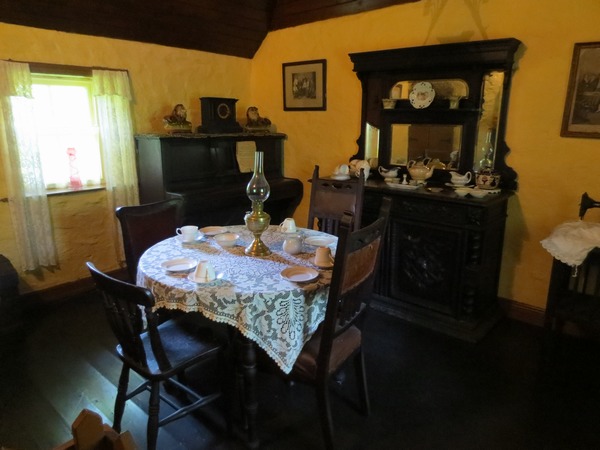 n_img_3426__cottage_life___the_park_depicts_the_era_about_1850.jpg