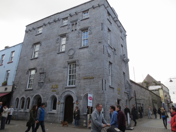 n_img_3550__built__1500__this_home_of_the_powerful_lynch_family_is_now_an_allied_irish_bank.jpg