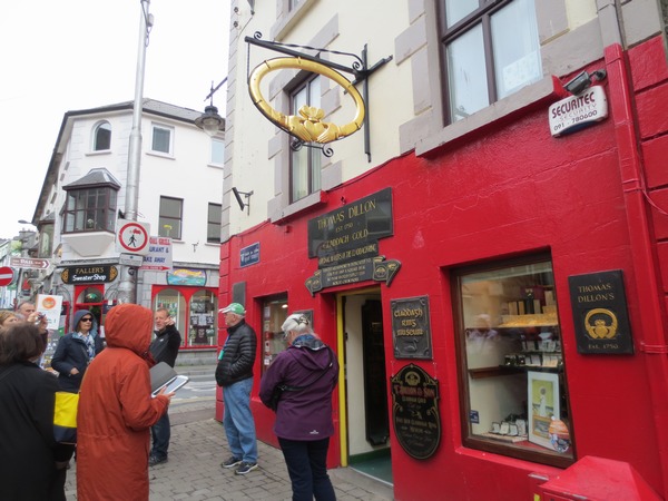 n_img_3563__a_galway_ring_style_since_1700__the_claddoch_ring_symbolizes_love__loyalty__and_friendship.jpg