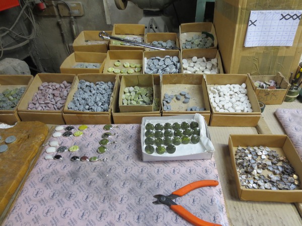 n_img_3600__jewellery_stones___see_holes_in_stone_in_previous_photo.jpg