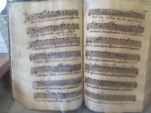 n_img_3648__ancient_manuscripts_from_ypres_are_on_display.jpg