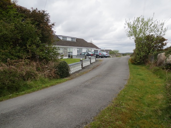 n_img_3696__up_the_street_across_from_our_hotel_in_furbogh.jpg
