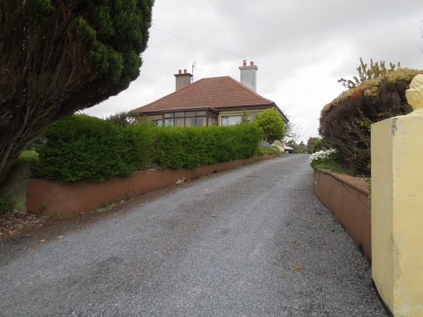 n_img_3704__two_houses_at_the_top_of_the_hill_had_beautiful_views.jpg