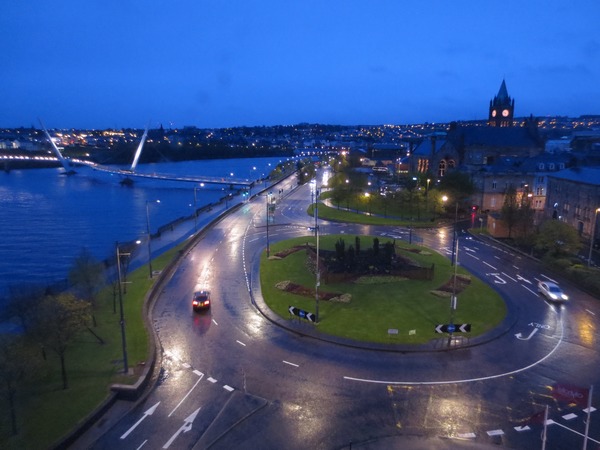 n_img_3805__the_peace_bridge_and_river_foyle_from_our_hotel_in_derry.jpg
