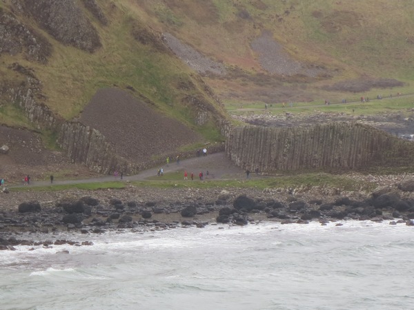 n_img_3939__the_main_causway_collection_of_columns_on_the_beach_and_up_the_hill.jpg