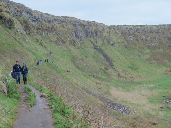 n_img_3943__trail_connection_up_the_hill_to_the_main_causeway_coast_way_trail_along_the_top_of_the_cliffs.jpg