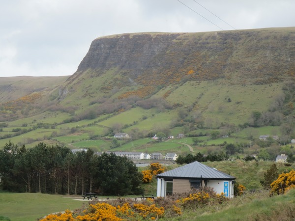 n_img_4024__cushendall___in_the_shadow_of_lurigethan_mountain.jpg