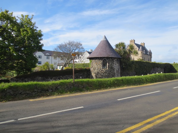 n_img_4079___the_defensive_bawn__wall__and_walled_garden_are_scheduled_historic_monuments.jpg