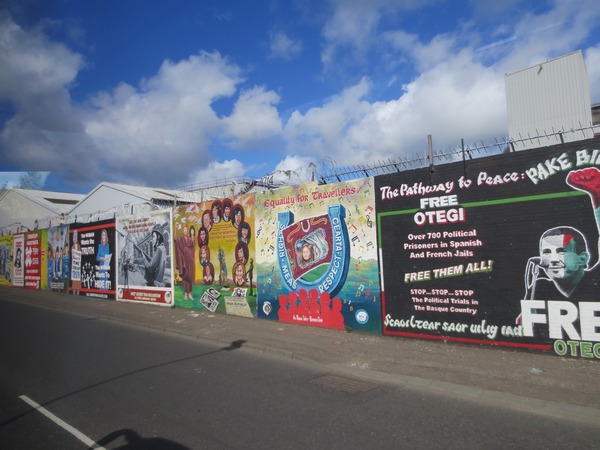 n_img_4155_a_belfast_peace_wall___one_of_many_between_rival_neighbourhoods.jpg