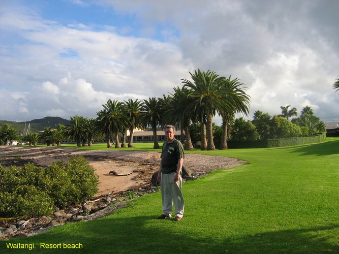 2007_04_08__2473__waitangi___resort_beach_and_bob.jpg