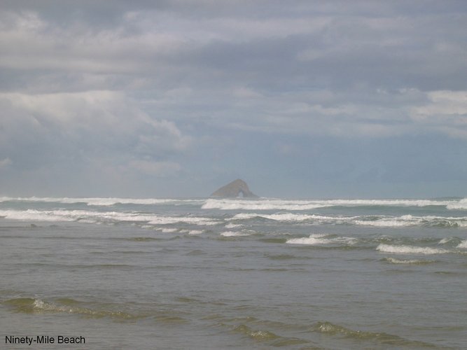 2007_04_09__2528__ninety_mile_beach___waves_and_hole_in_rock.jpg